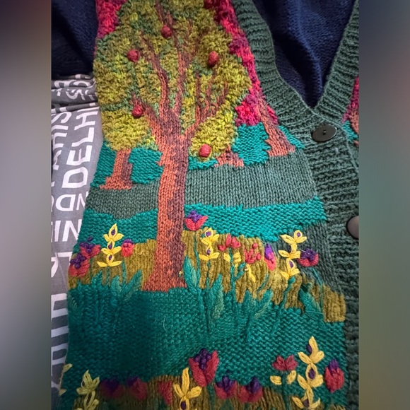 Woman’s gently worn vintage “Fall” themed cardigan hand knitted - Picture 16 of 16